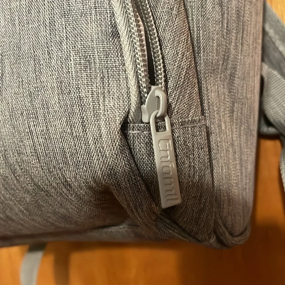 GRAY WONDER PACK INSULATED UNISEX STORAGE BABY BACKPACK BAG LIKE NEW